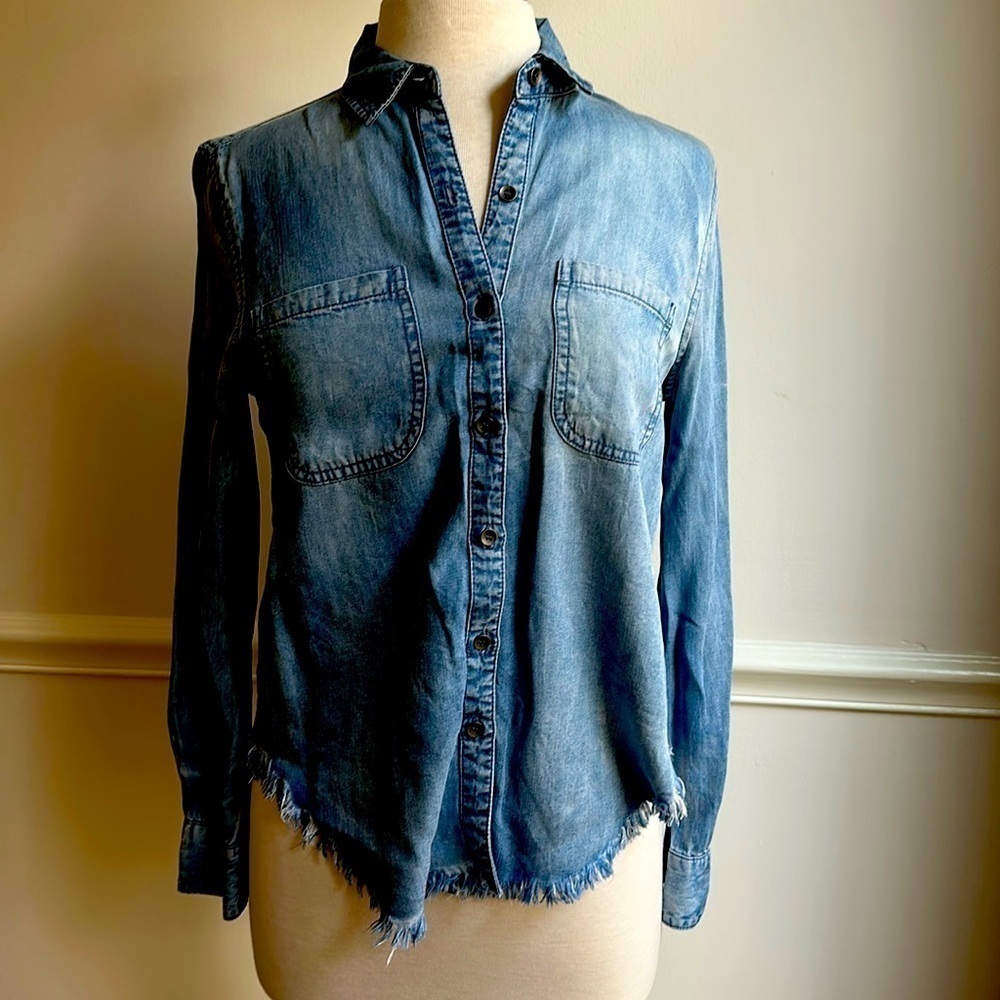 Saks Fifth Avenue Chambray Blouse Top Raw Edge Hem Size XS EUC